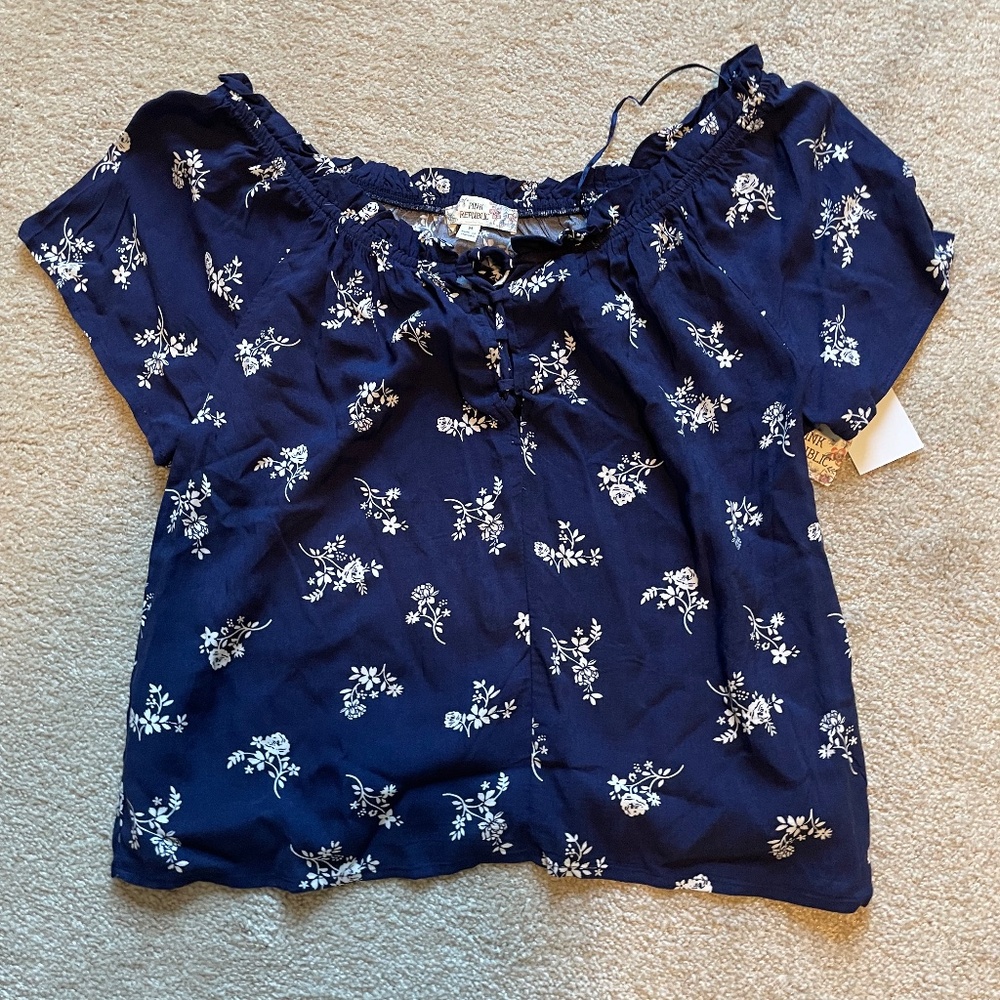 Floral navy off the shoulder shirt - women’s M
